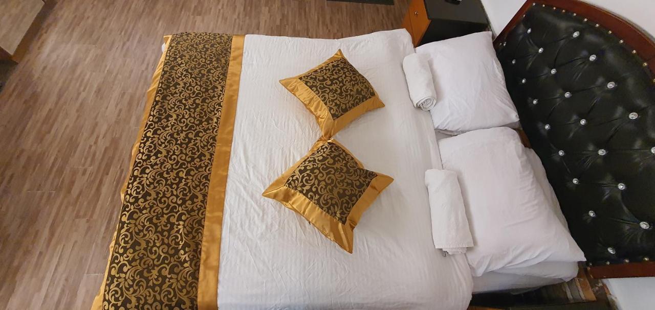 Crystal Hotel فندق كريستال Nablus Eksteriør bilde